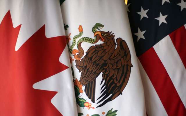México, Canadá y EU vienen negociando desde hace un año para salvar ese acuerdo de libre comercio que Trump considera nefasto para su país. Foto: Reuters