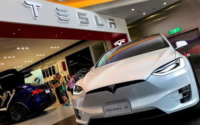 Los actuales accionistas de Tesla se oponen al acuerdo que propuso en Twitter hace tres semanas