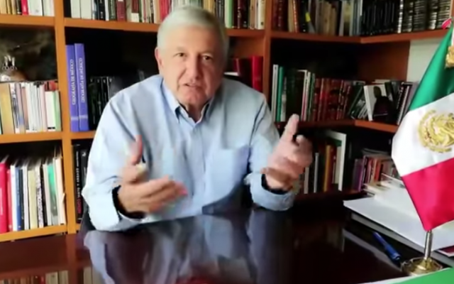 AMLO hace la primer llamada para participar en la Consulta Nacional sobre el NAIM. Foto: Captura de pantalla YouTube