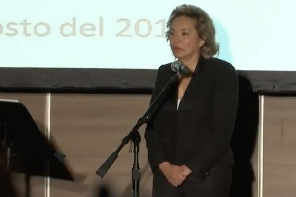 Dijo que se gastaron recursos y tinta en crear una imagen de ella (que mostró en una foto) que, según su opinión, no responde a la realidad. FOTO: ESPECIAL