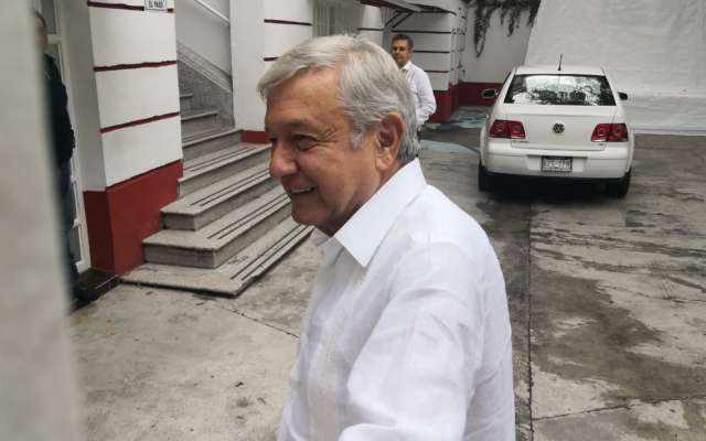 AMLO se reúne con el equipo de energía en casa de transición. Foto: @JvanRamos