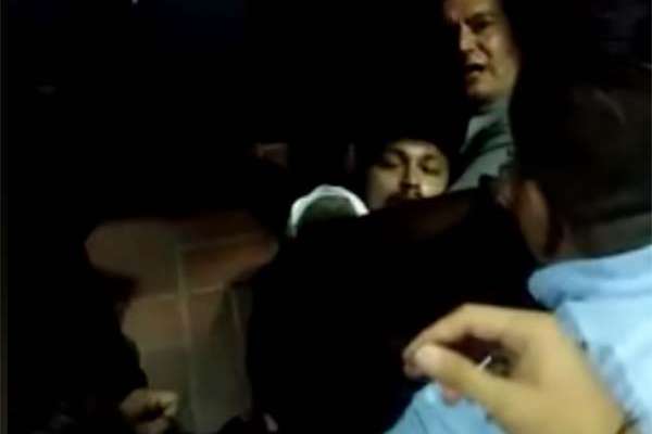 En el Palacio Municipal de Monterrey se registró una trifulca entre panistas y policías. FOTO: ESPECIAL