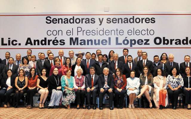 Con la ausencia de ocho senadores electos, López Obrador participó en el proyecto de agenda legislativa del partido. (Foto: Especial)