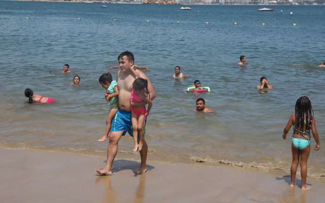 Las personas discapacitadas podrán ingresar al mar mediante sillas especiales, tal y como se da en la playa de Cuastecomates
FOTO: ARCHIVO/ CUARTOSCURO
