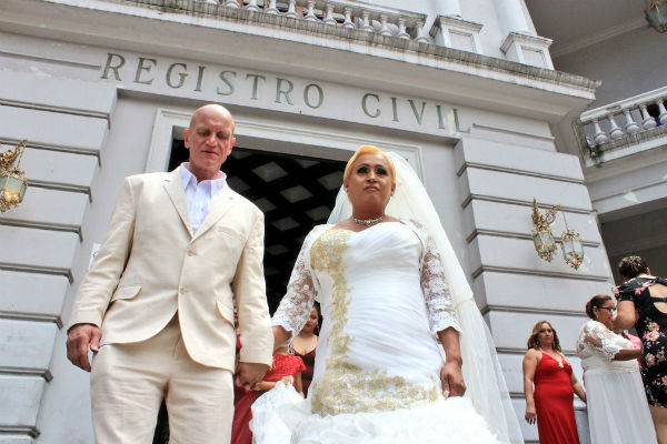 FOTO: @c_navarreteMX / Danna Paola, de 42 años, se convirtió en la primera mujer trans en celebrar su matrimonio en este estado.
