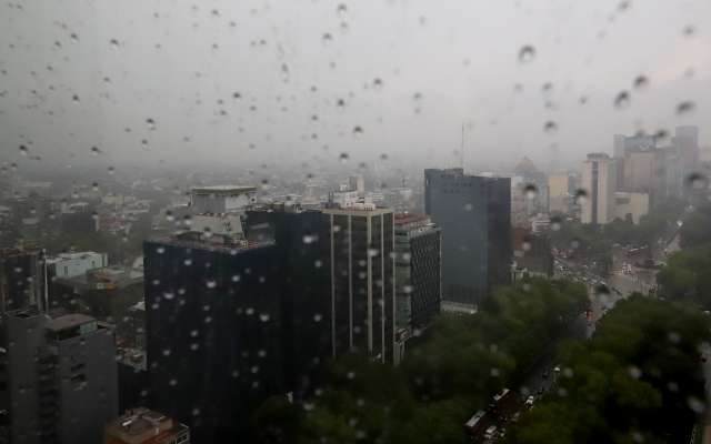 En al menos 10 delegaciones de la capital hay alerta amarilla por aproximación de zona de tormenta. Foto: Víctor Gahbler / Heraldo de México
