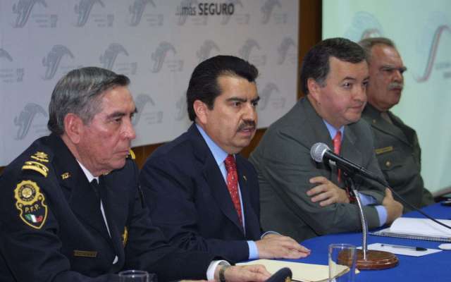 El ex secretario de Seguridad Pública, Ramón Martín Huerta, en conferencia de prensa en las instalaciones de la SSPF, donde dio a conocer los operativos que se llevarn acabo en semana santa.
FOTO: CUARTOSCURO.COM