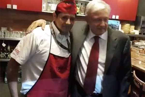 La presencia de AMLO en el Aeropuerto capitalino no pasó desapercibida. FOTO: ESPECIAL