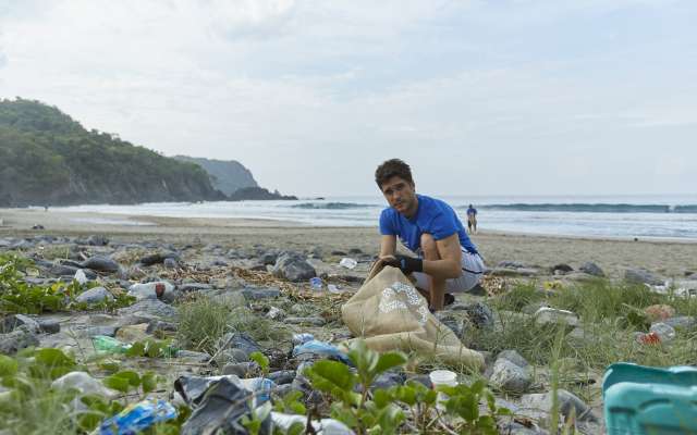 PREOCUPADO POR EL
AMBIENTE. El actor destaca la importancia de hacer algo para ayudar a nuestro mundo. Foto: Cortesía