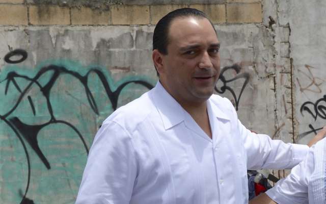 Imagen del ex gobernador de Quintana Roo durante la ampliación y remodelación de una avenida en Cancún. FOTO: ELIZABETH RUIZ /CUARTOSCURO.COM