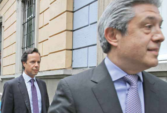 Guillermo Babatz (izq.), ex jefe de la CNBV, e Ignacio Deschamps, directivo de Scotiabank. FOTO: NOTIMEX