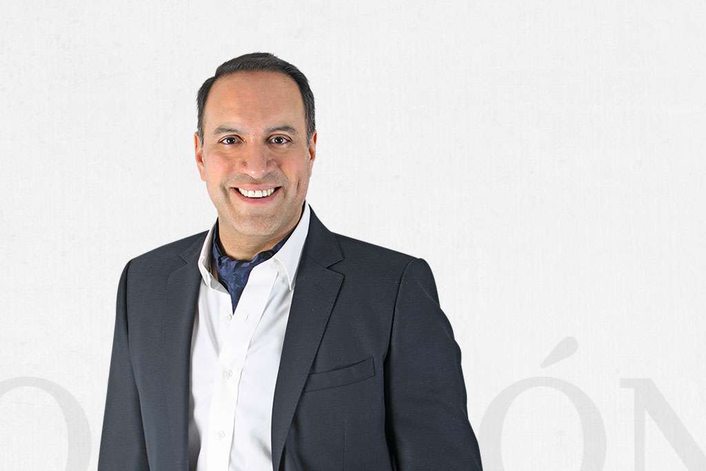 Carlos Mota / Un montón de plata / Heraldo de México