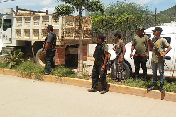 Autodefensas llegaron a Tlapa para buscar al alcalde. FOTO: ESPECIAL