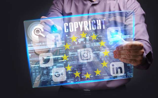 El texto aprobado busca garantizar que los artistas, especialmente músicos, intérpretes y guionistas, así como editores y periodistas, reciban una remuneración apropiada por su trabajo cuando se comparte en plataformas. Foto: Especial