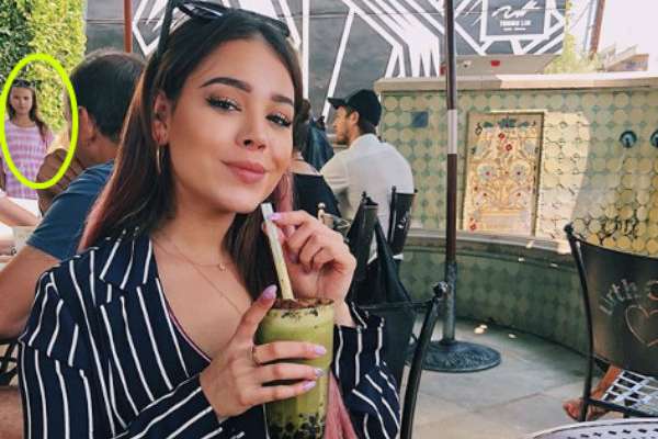 La cantante y actriz posó con una costosa bolsa Chanel, con los colores clásicos de Unicornio