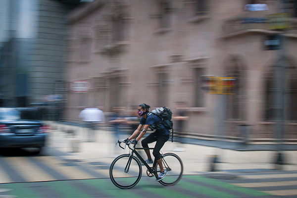 Sólo bicicletas y peatones tendrán acceso a calles del Centro Histórico. FOTO: CUARTOSCURO