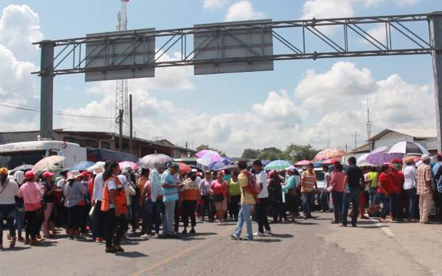 Bloquean acceso comercial a Centroamérica por falta de reconstrucción en escuelas