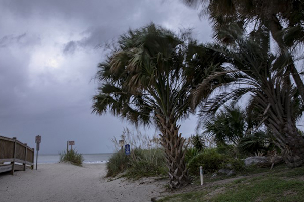 Florence tocó tierra este viernes como huracán categoría 1. FOTO: AFP