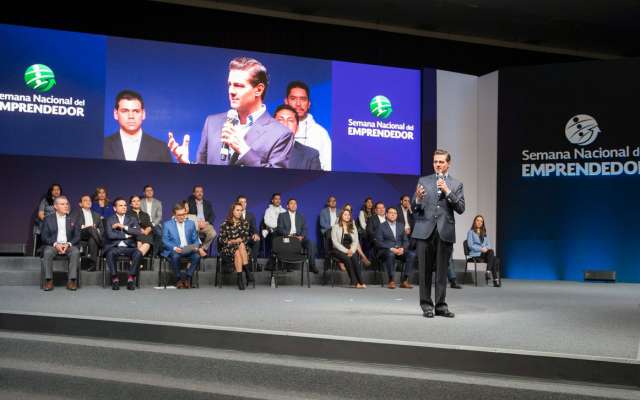 El mandatario pidió a los emprendedores que sepan innovar y que eviten que los escenarios adversos les impidan el éxito