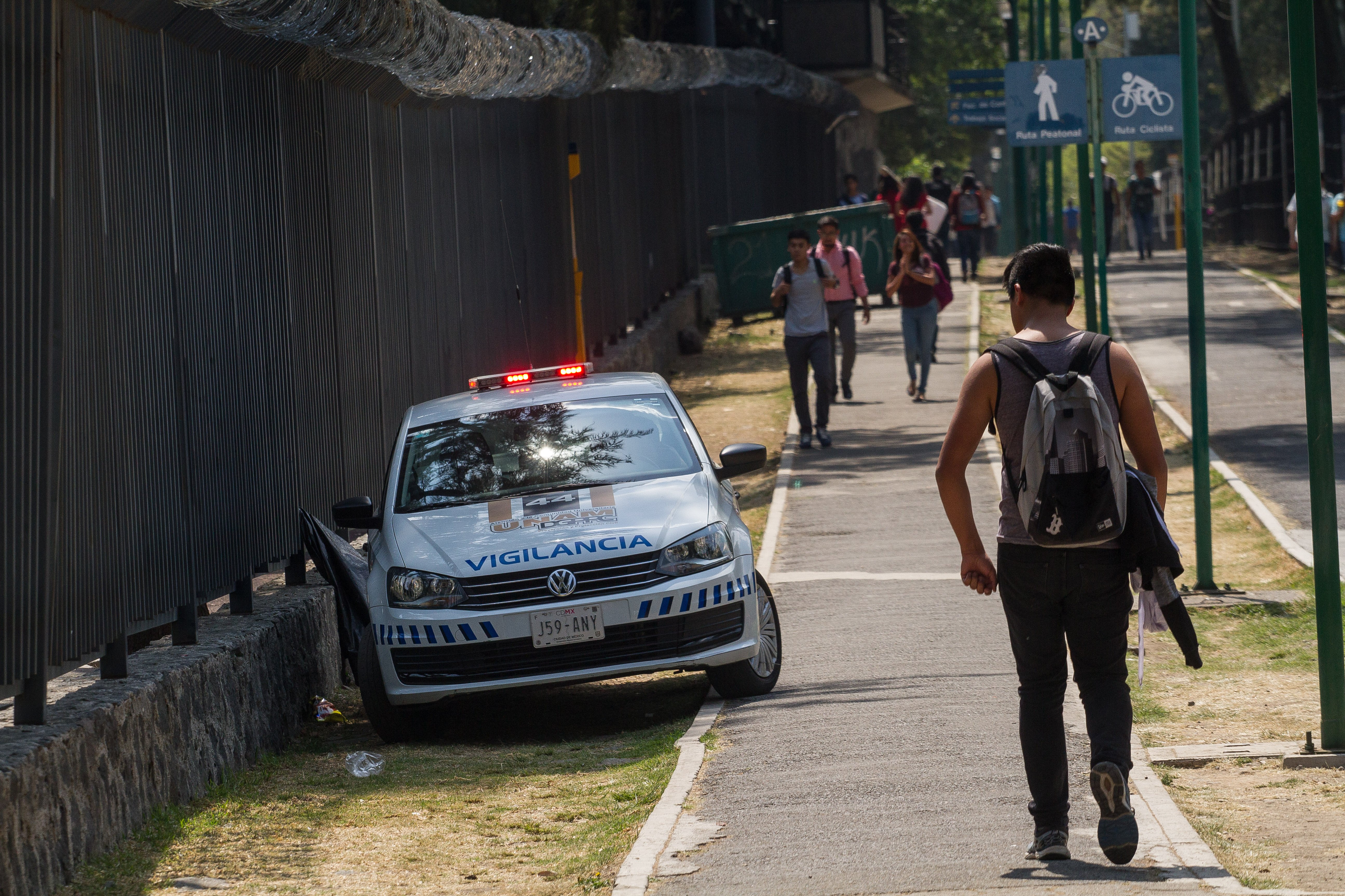 Unidad e de vigilancia UNAM continúan con sus recorridos por el campus de Ciudad Universitaria, en especial en la zona del Frontón, en donde la semana pasada asesinaron a dos personas, por supuestos vínculos con el narcotráfico