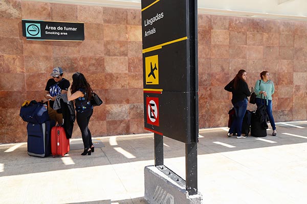 Esta medida se aplica de manera coordinada entre las autoridades civiles-militares, aerolíneas y la propia terminal aérea capitalina. FOTO: CUARTOSCURO