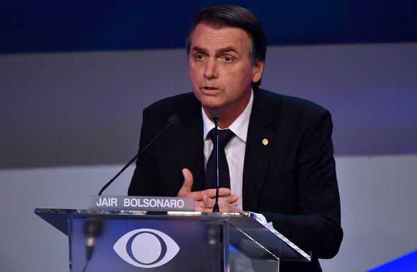 El candidato del Partido Social Liberal fue trasladado de urgencia. FOTO: AFP