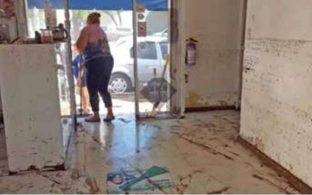 MARCAS. En muchas viviendas el agua rebasó el metro de altura. Foto: Especial