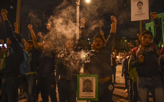 El contingente provocó caos vial a la altura de Paseo de la Reforma y Bucareli. FOTOS: LESLIE PÉREZ
