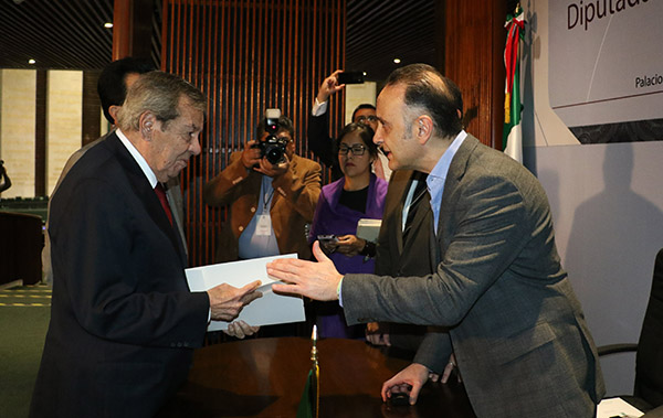 Mauricio Farah con Porfirio Muñoz Ledo. FOTO: CUARTOSCURO