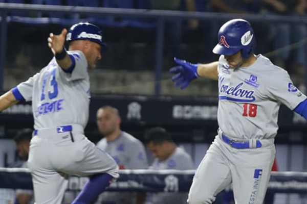 Danny Espinosa redujó la desventaja para los azules en la segunda entrada. FOTO: ESPECIAL
