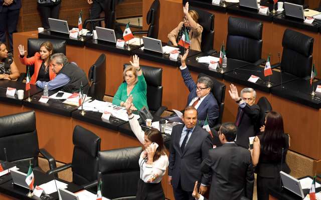 Legisladores
ayer aprobaron
sus calendarios
legislativos.
