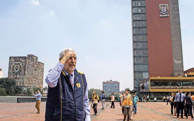 El rector
Graue
agradeció el
ofrecimiento
del GCDMX. FOTO: ARCHIVO/ CUARTOSCURO