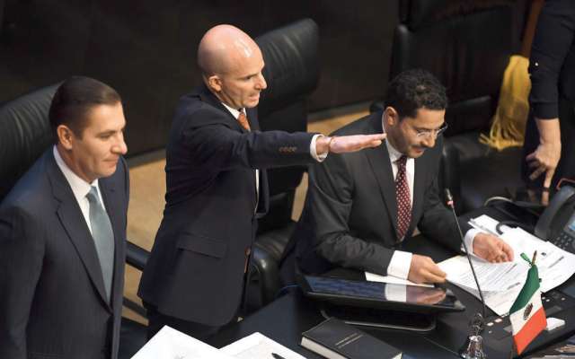 José Antonio González
Anaya, titular de Hacienda,
compareció ante el pleno
del Senado.