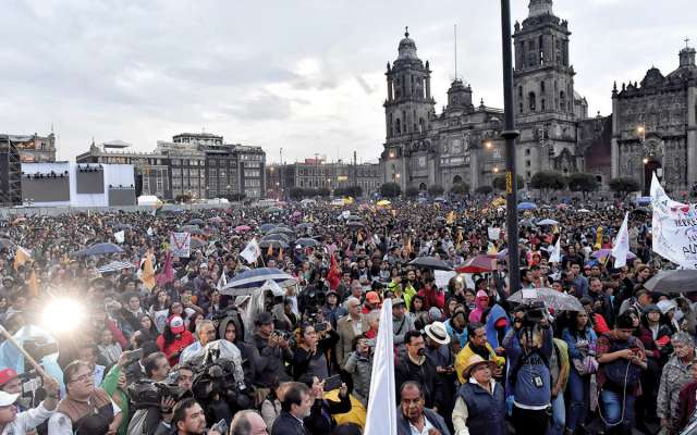 La jornada arrancó con un parte informativo, un baile en el Museo de Antropología, y culminó una marcha y luego un mitin en el Zócalo. FOTOS: EDGAR LÓPEZ