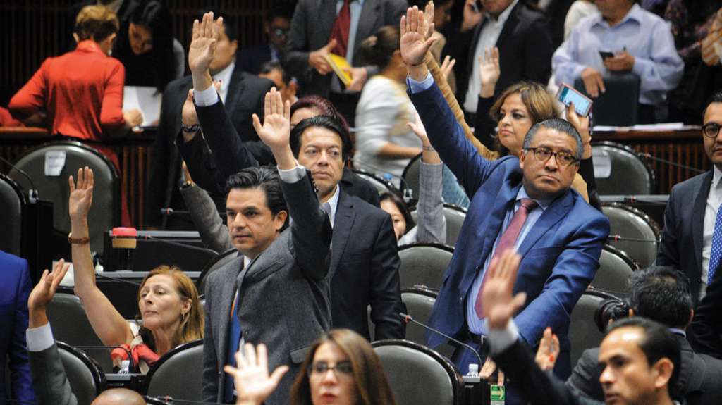 Diputados, sesionaron ayer en San Lázaro