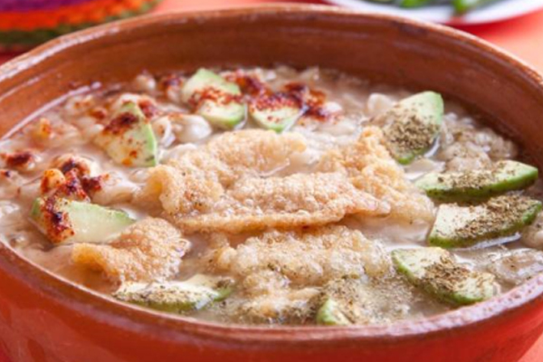 Disfruta este 15 de septiembre un rico pozole. FOTO: ESPECIAL