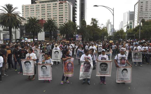 En estos momentos se desarrolla la marcha a 4 años de la desaparición de los normalista de Ayotzinapa. Foto: Pablo Salazar