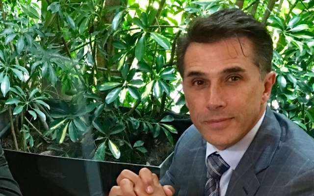 A través de su cuenta de Twitter, el actor felicitó a un alumno por sus logros académicos y pidió “apoyar a los talentos nacionales”. Foto: Twitter