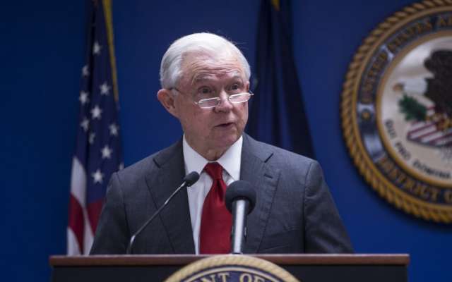 Jeff Sessions habla durante una conferencia de prensa sobre los esfuerzos para reducir el crimen transnacional en la Oficina del Fiscal Federal para el Distrito de Columbia. Foto: Zach Gibson/Getty Images/AFP