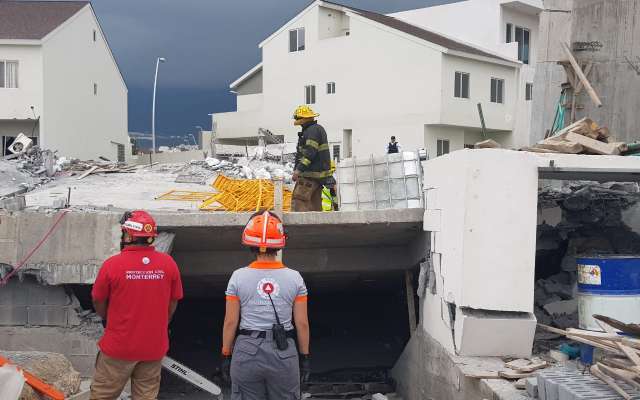 En as labores de rescate, hay más de 100 elementos de diversas corporacioneS. FOTO: ESPECIAL