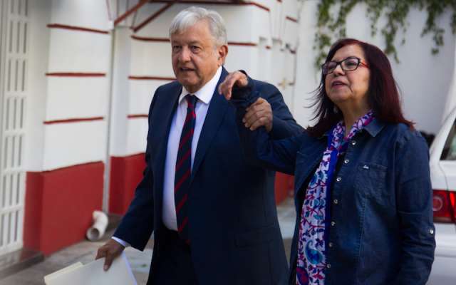 Andrés Manuel López Obrador, presidente electo de México, a su llegada a la casa de Transición donde atendió en privado a integrantes de su gabinete.
FOTO: SAÚL LÓPEZ /CUARTOSCURO.COM