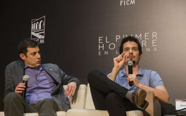 ESTRENO. Damien Chazelle presentó El primer hombre en la luna, junto al guionista Josh Singer. Foto: Armando Solís
