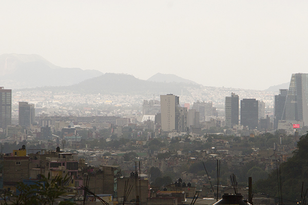 Se registra un encharcamiento en Periférico y Bordo de Xochiaca. FOTO: ESPECIAL