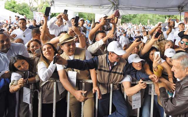 Brigadistas recolectan ideas para la reforma educativa. Foto: Especial.