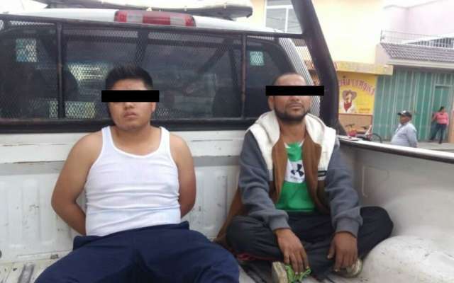 Policías rescatan a dos presuntos ladrones de ser linchados en Puebla
