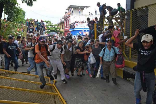 Hombres, mujeres y niños, mayoría hondureños, cruzaron la frontera de México
Foto: AFP