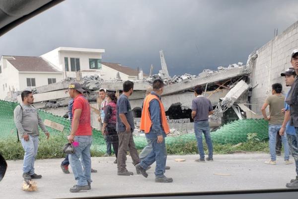 De manera extraoficial se manejan personas muertas y otras atrapadas. Foto: @DrGilFM