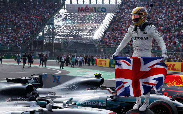 Gran Premio de México 2017 el 29 de octubre de 2017 Lewis Hamilton celebra después de ganar el Campeonato del Mundo REUTERS / Henry Romero