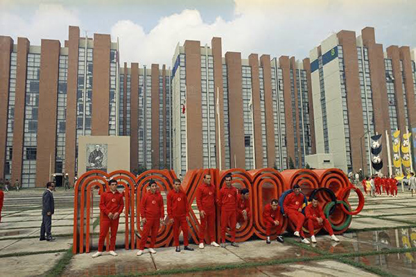 El tour olímpico visita sitios como Villa Acoxpa, donde estuvo la villa de los jueces; Ciudad Universitaria de la UNAM, la Alberca Olímpica o el Estadio Azteca. FOTO: ESPECIAL