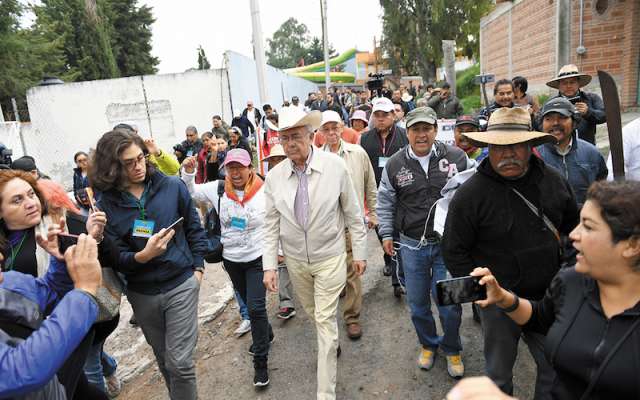 Revisan NAIM al filo.. de la consulta, 8 horas entre machetes. Foto: Bernardo Coronel.